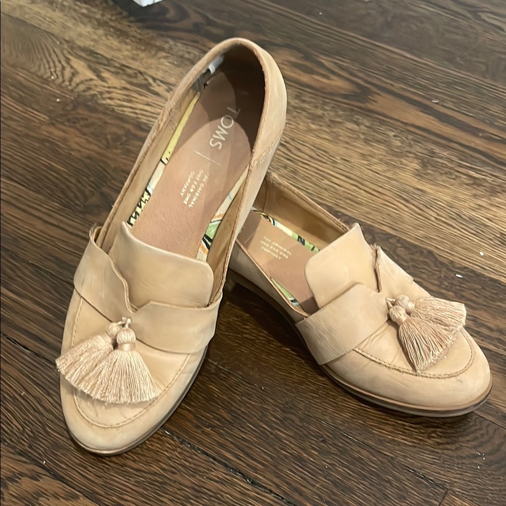 TOMS Women's Tan Loafers with Tassels